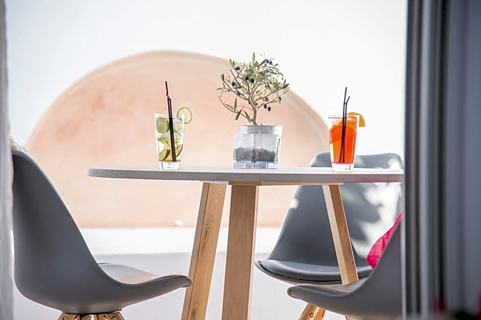 Blue Waves Suites & Apartments