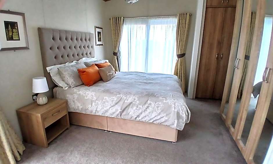 Couples Break Bluebell Luxury Lodge Skegness at Southview with pond view