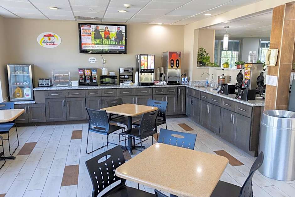 Super 8 by Wyndham Smithfield-Selma