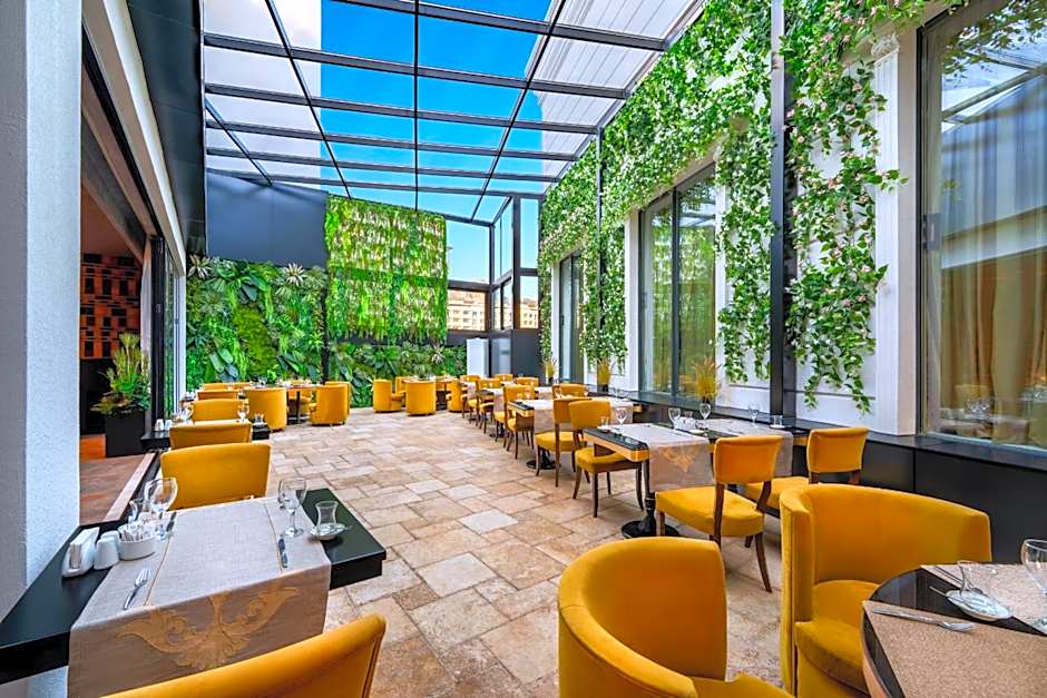 Les Ambassadeurs Hotel Casino&Marina