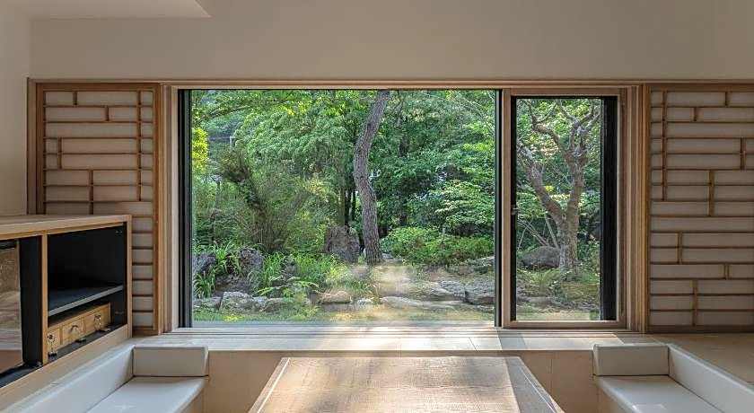OTARU RETREAT by Onko Chishin
