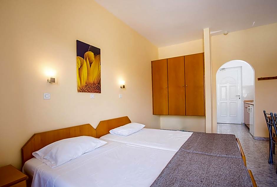 Dias Studios & Suites