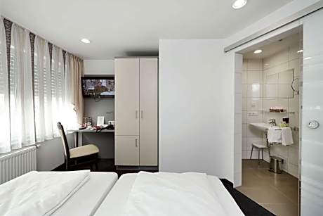 Business Twin Room with Garden View