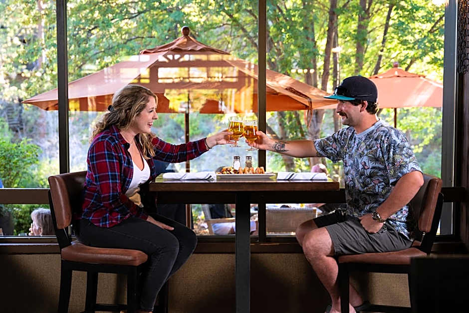Riverhouse Lodge