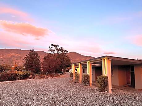 Manuka Crescent Motel