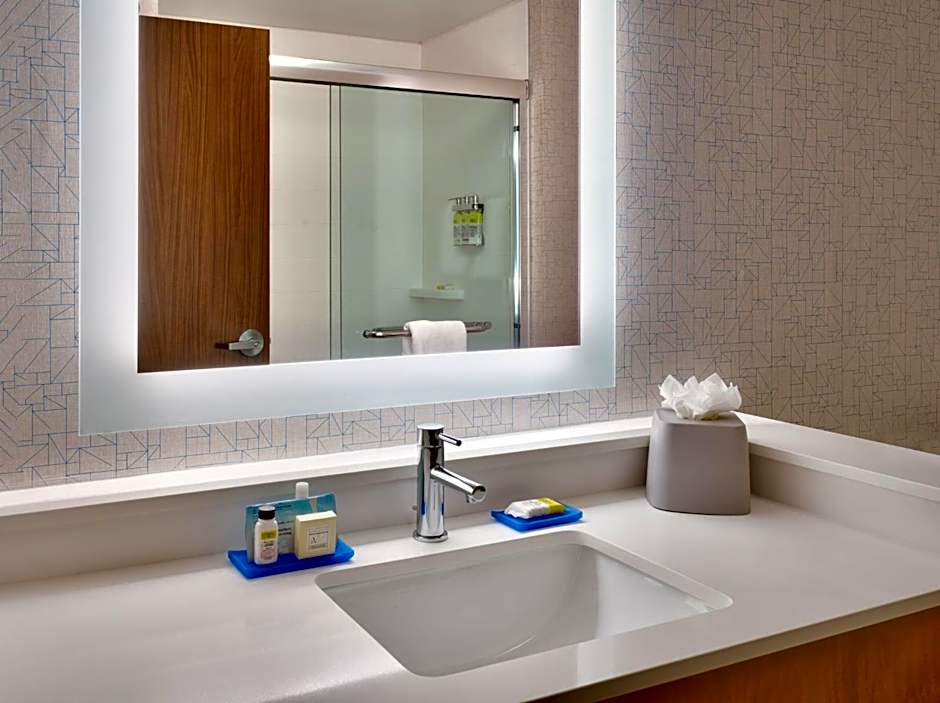 Holiday Inn Express & Suites Gainesville I-75 By IHG