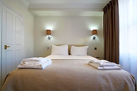 Apartment one Bedroom Lower Ground floor with terrace