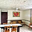 Hotel La Guaria Inn & Suites