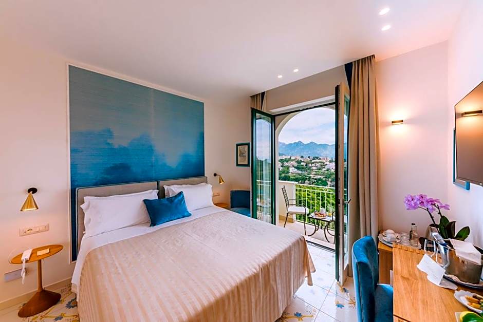 Photo 1 of 5 of Premium, Partial Sea View