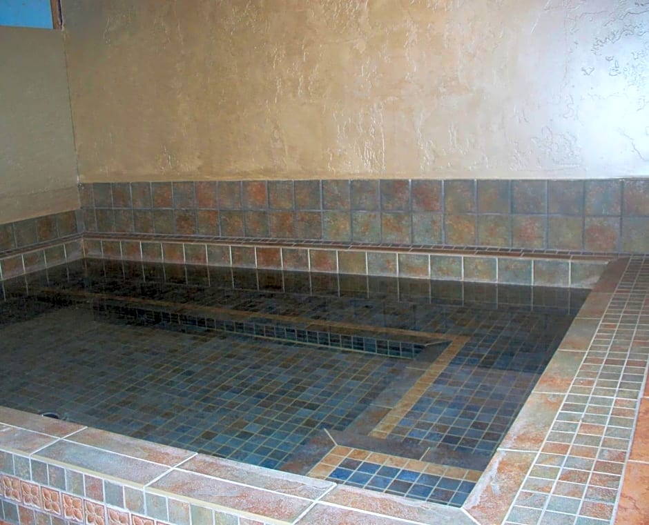 Riverside Hot Springs Inn & Spa - Adults Only