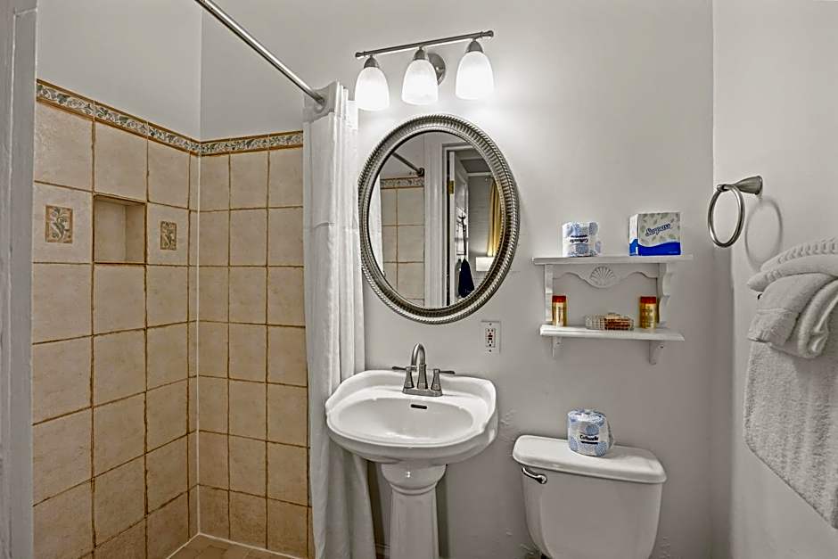Coombs Inn & Suites