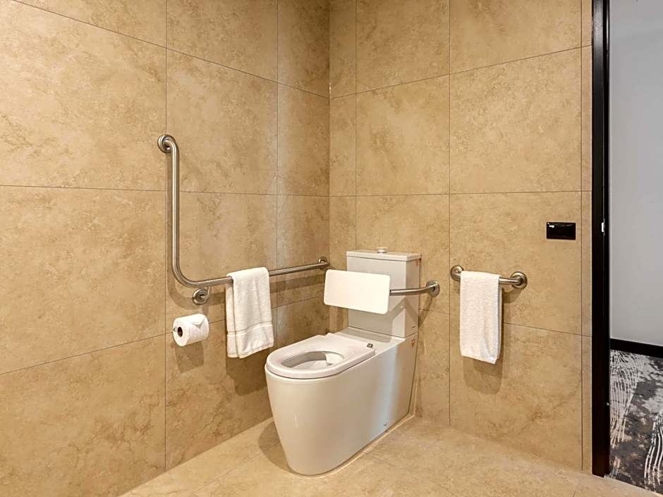 Foto 1 di 3 di Standard 1 King Bed, Accessible