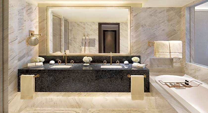 Four Seasons Hotel Riyadh at Kingdom Centre