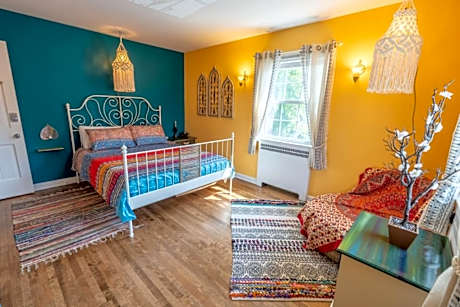 Cardinal Inn Boho Room
