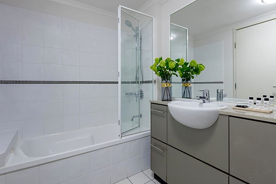 Oaks Brisbane River City Suites