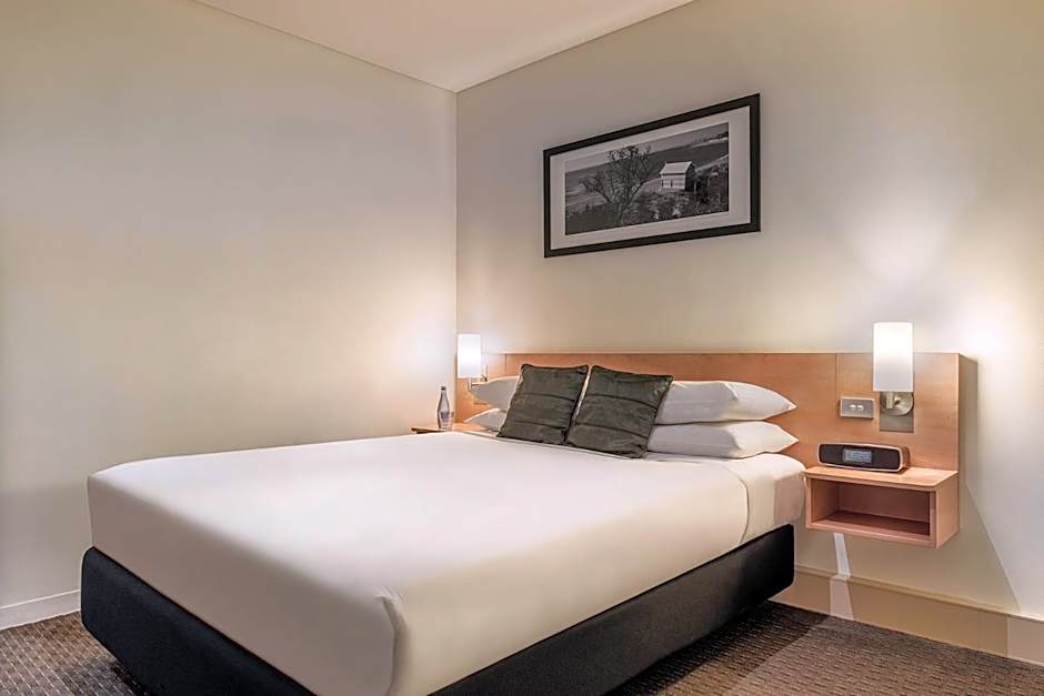 ibis Melbourne Hotel and Apartments