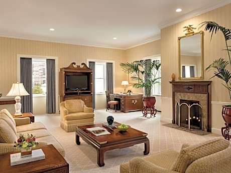 Cascade Presidential Suite with One King Bed and Two Bathrooms