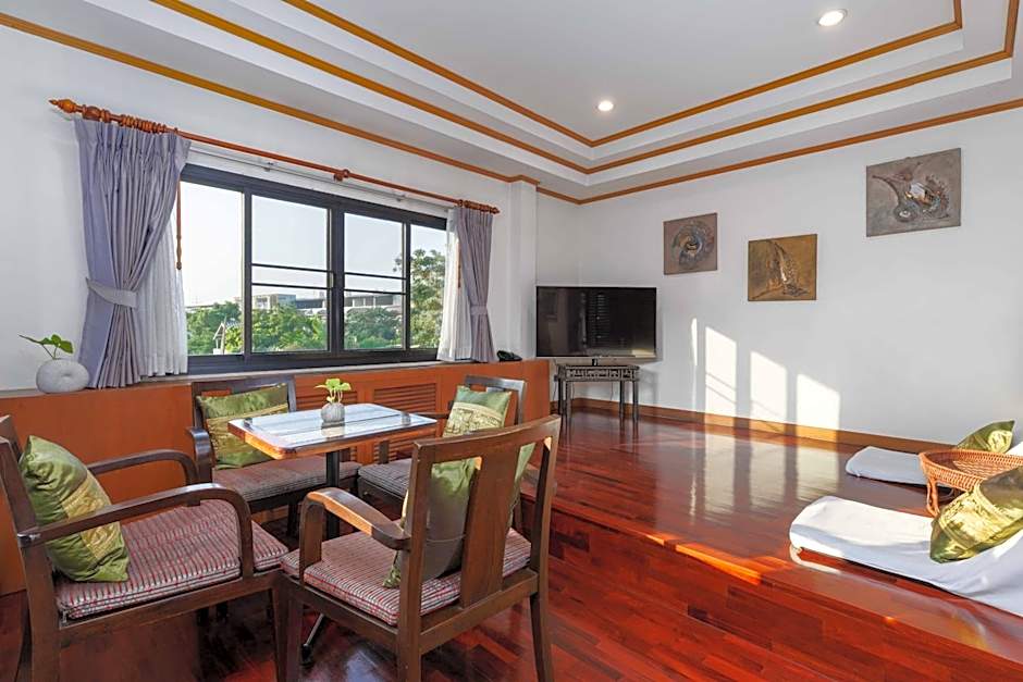 Charlie House Pinklao