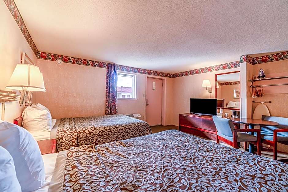 Ozark Junction mountain view by OYO