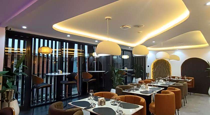 Blackwood Hotel