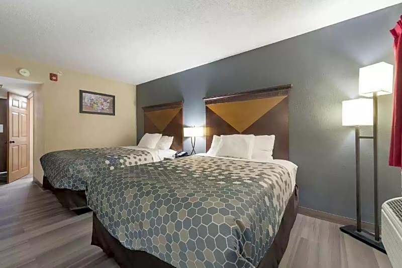 Econo Lodge Inn & Suites Mason City - Clear Lake