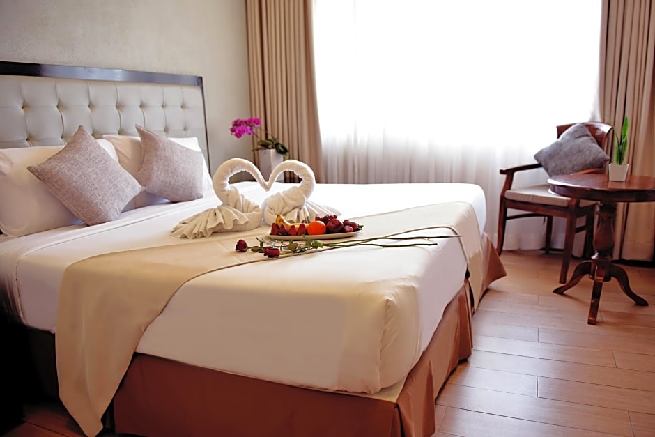 Aura One Hotel