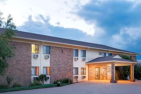 Super 8 by Wyndham Milbank SD