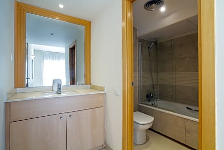 ONE-BEDROOM APARTMENT 2 ADULTS