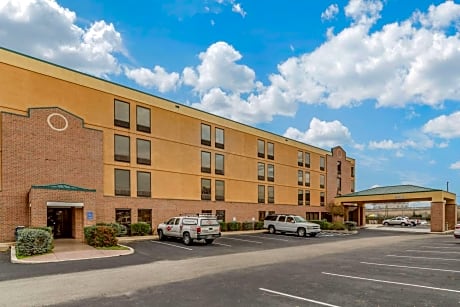 Quality Inn San Antonio Fiesta at Six Flags
