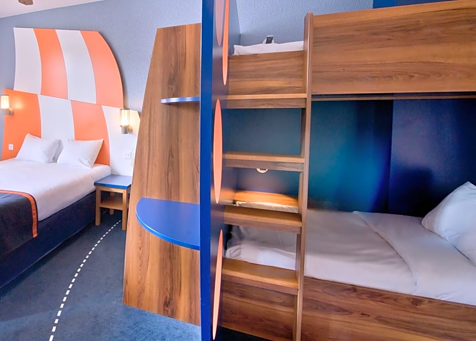 Explorers Hotel At Disneyland Paris