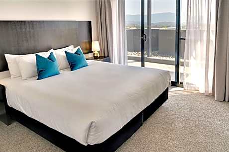 Deluxe One-Bedroom Apartment with Balcony