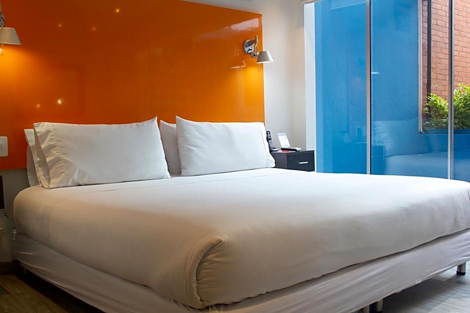 Hotel 104 Art Suites