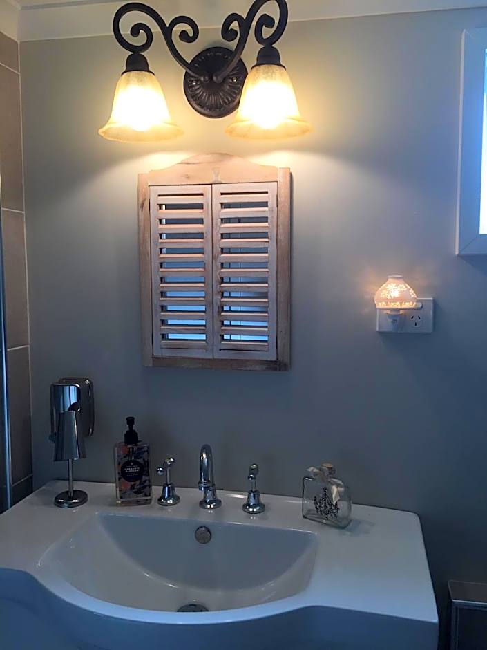 Churchill's B&B twin spa getaway Studio