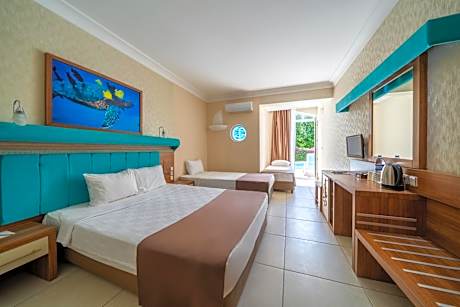 Swim-up Room