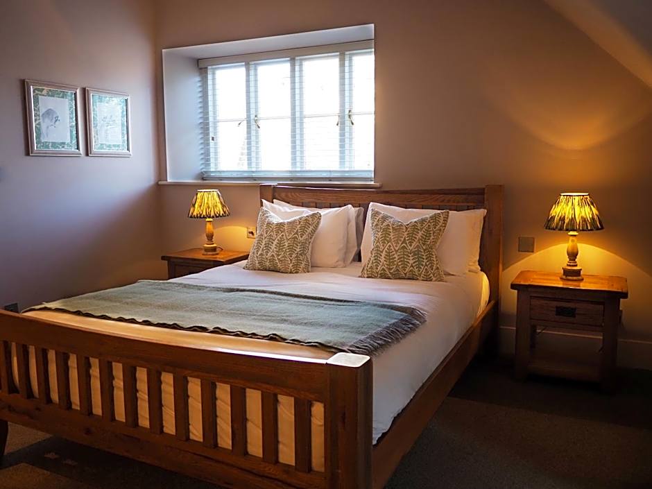 Bear and Ragged Staff