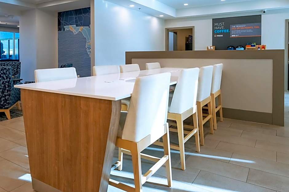 Holiday Inn Express Hotel & Suites Cocoa Beach By IHG