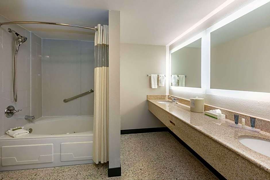 Wingate by Wyndham - DFW North
