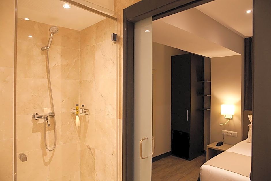 May Ramblas Hotel