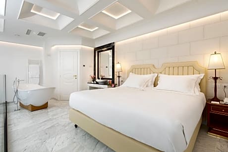 One-Bedroom Bi-Level King Suite
