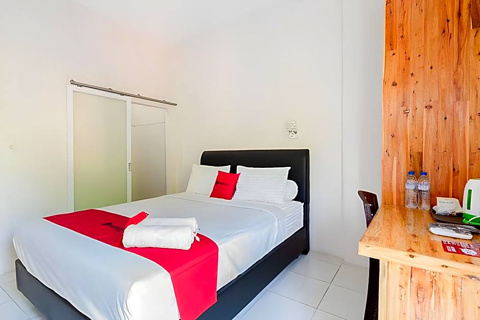 RedDoorz Plus Syariah @ Raya Nginden 2