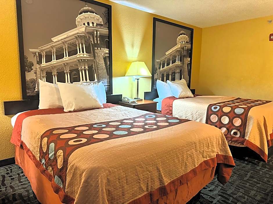 Super 8 by Wyndham Hattiesburg South