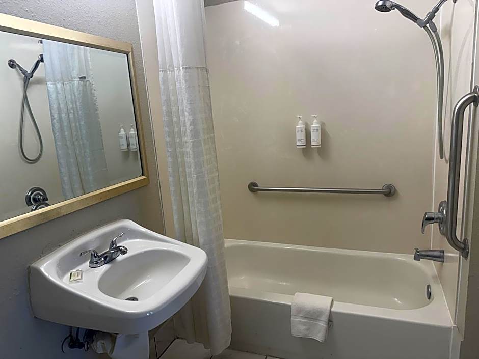 Days Inn by Wyndham Lake City I-10