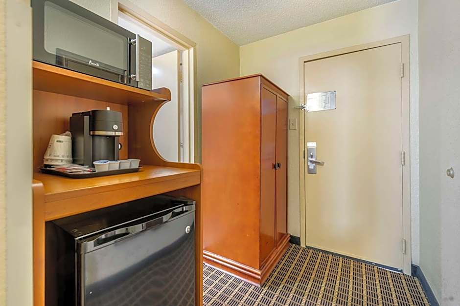 Best Western Plus Bridgeport Inn