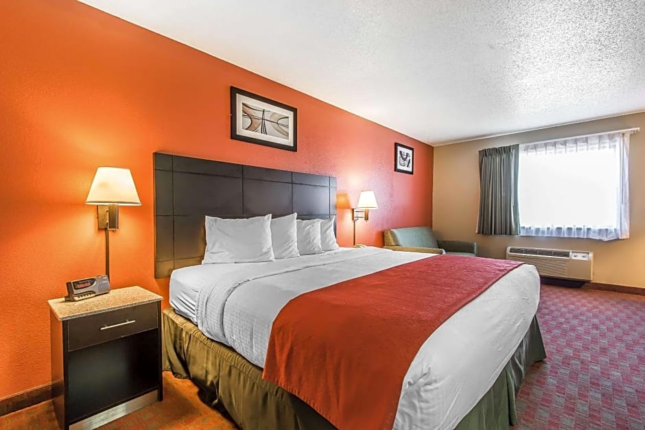 Quality Inn & Suites La Vergne