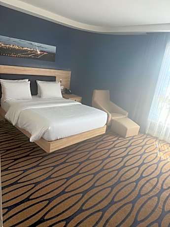 Queen Room - Mobility Access