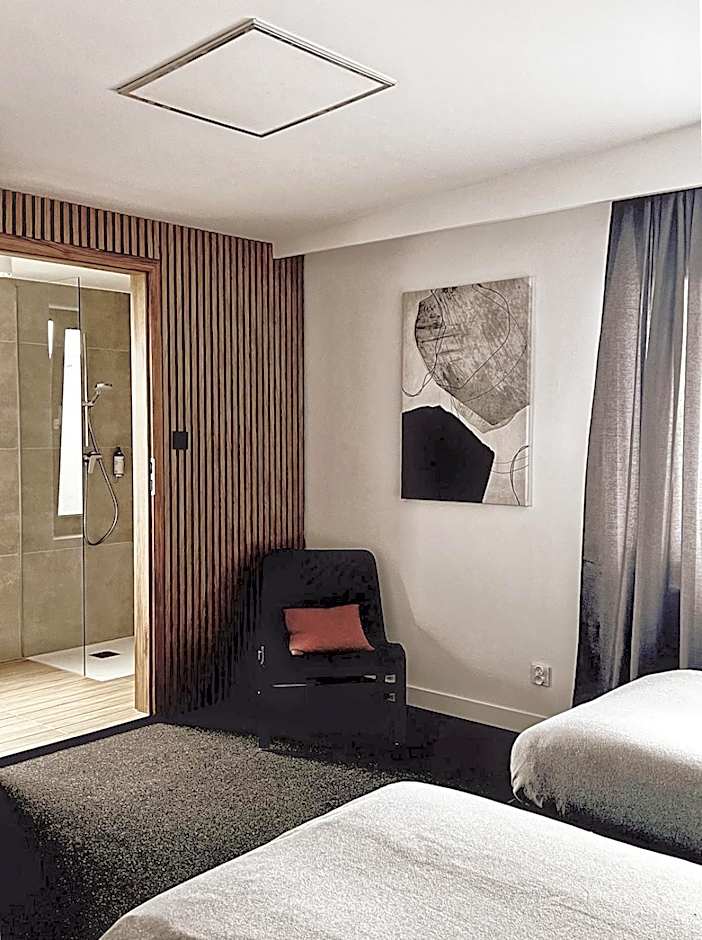 Photo 1 of 5 of Triple Room
