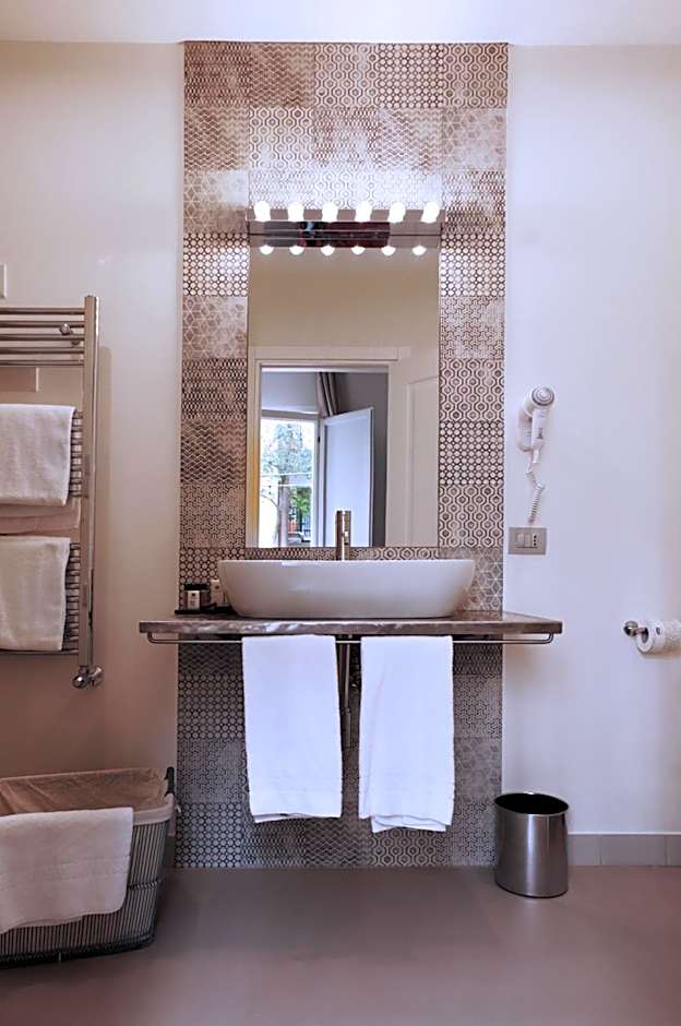 Trevi Contemporary Suite