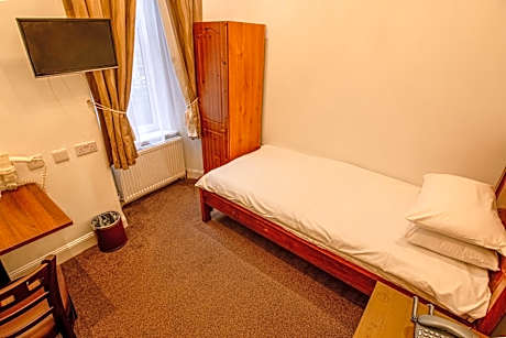 Basic Single Room with Shared Bathroom