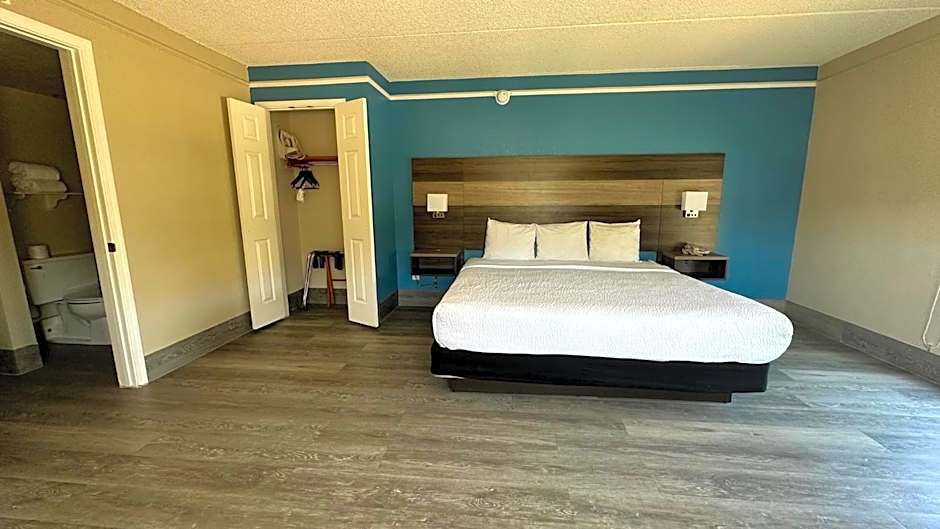 Days Inn by Wyndham San Diego Vista