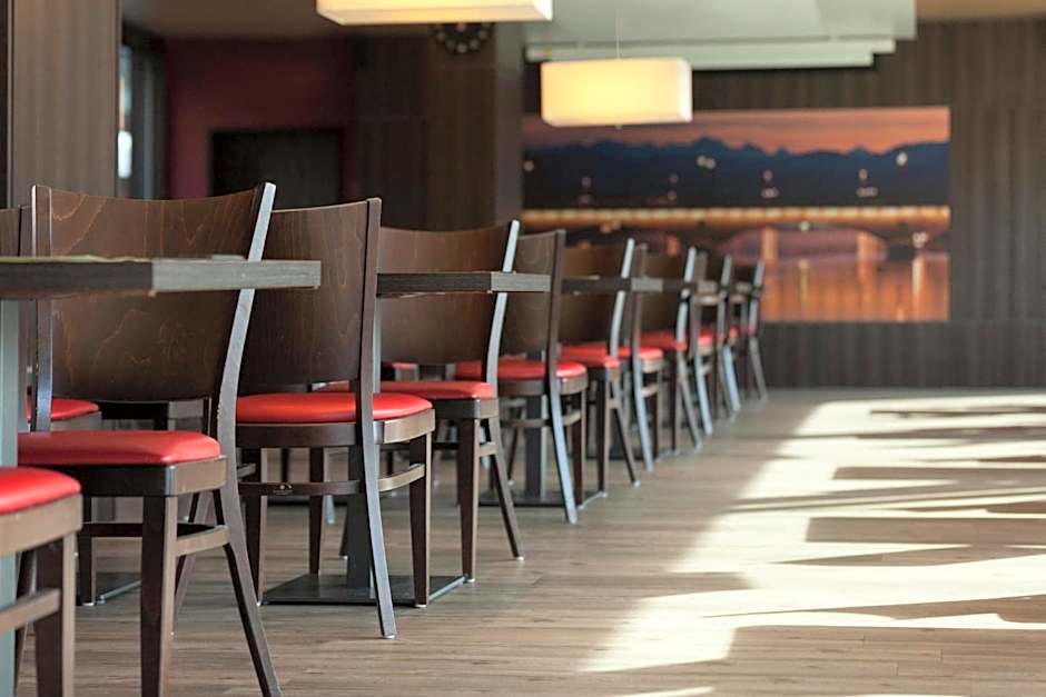 Holiday Inn Express Zürich Airport By IHG